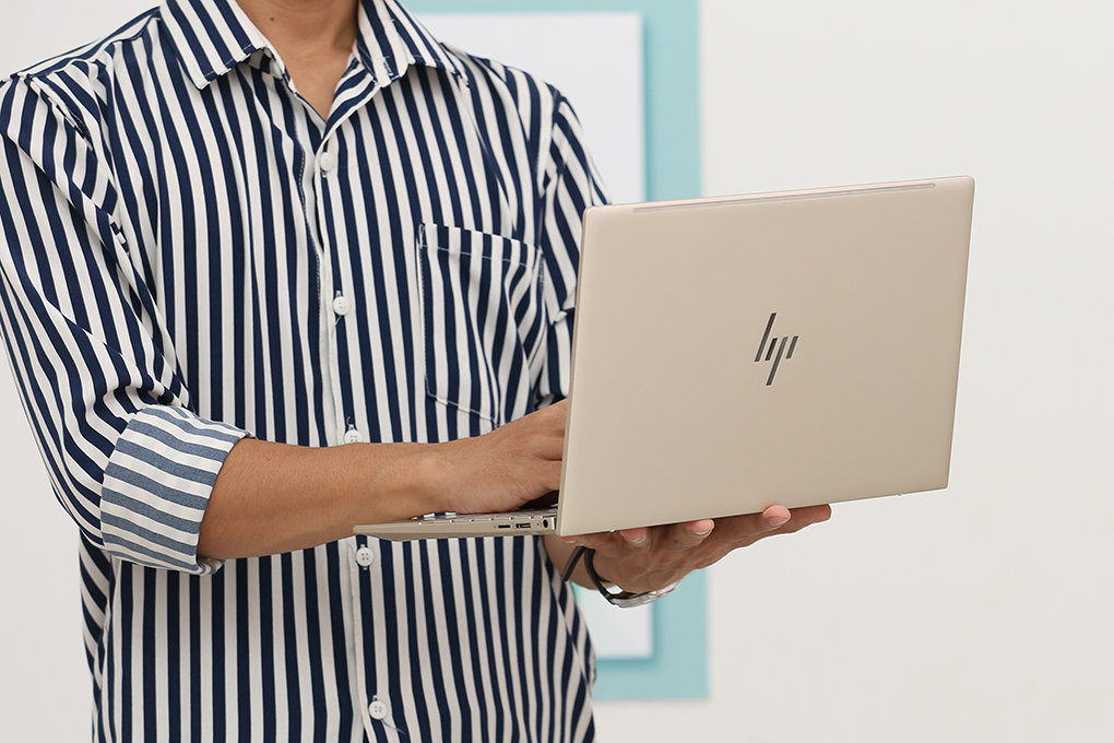 Laptop HP Envy 13 ba1535TU i7 1165G7/8GB/512GB/Win11 (4U6M4PA)
