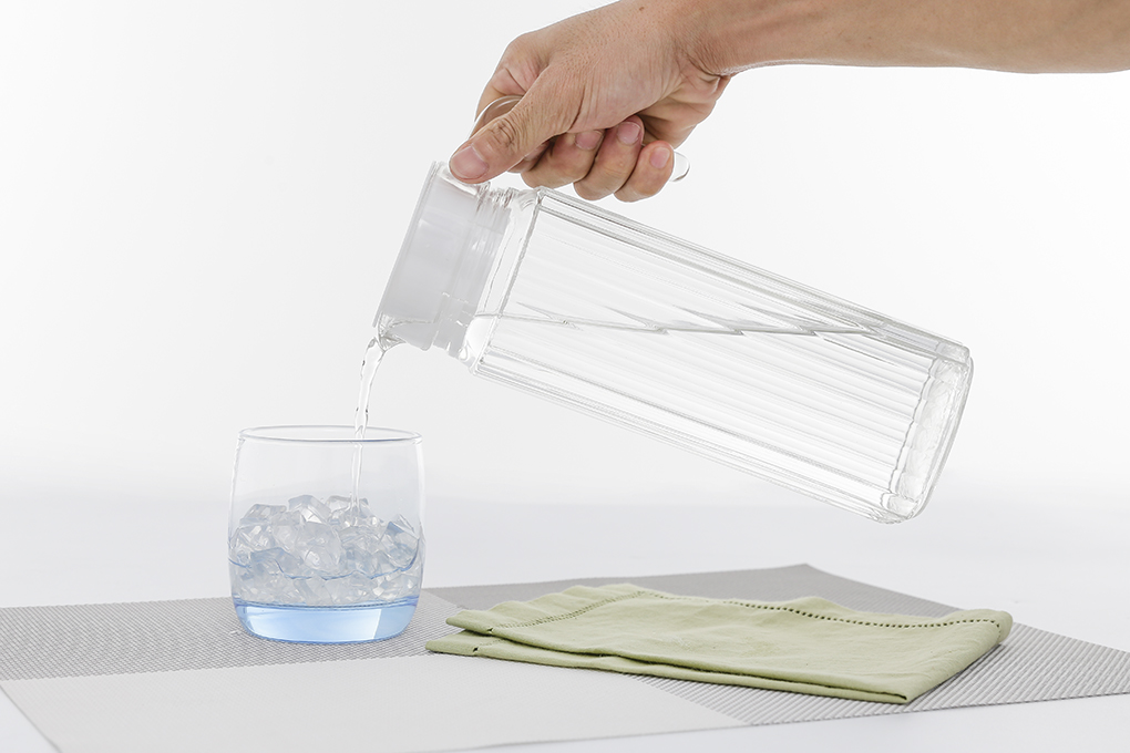 Bình đựng nước thủy tinh 1.1 lít Luminarc Quadro 