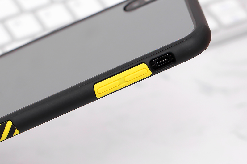 Ốp lưng iPhone XS Max Nhựa cứng viền dẻo Durame JM Viền đen vàng