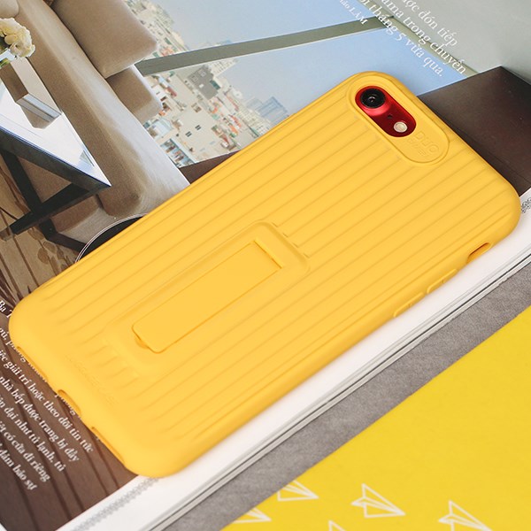 Ốp lưng iPhone 7/8 Nhựa dẻo Luggage Kick JM Vàng