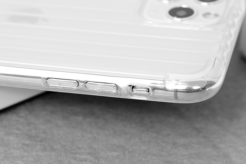Ốp lưng iPhone 11 Pro nhựa dẻo Luggage Nake Slim JM Nude