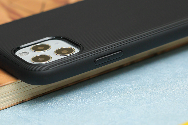 Ốp lưng iPhone 11 Pro nhựa dẻo Line Pattern TPU COSANO Đen