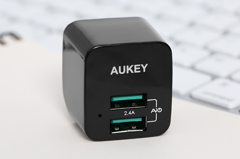 Adapter sạc 2 cổng USB 2.4A Aukey PA-U32 Đen